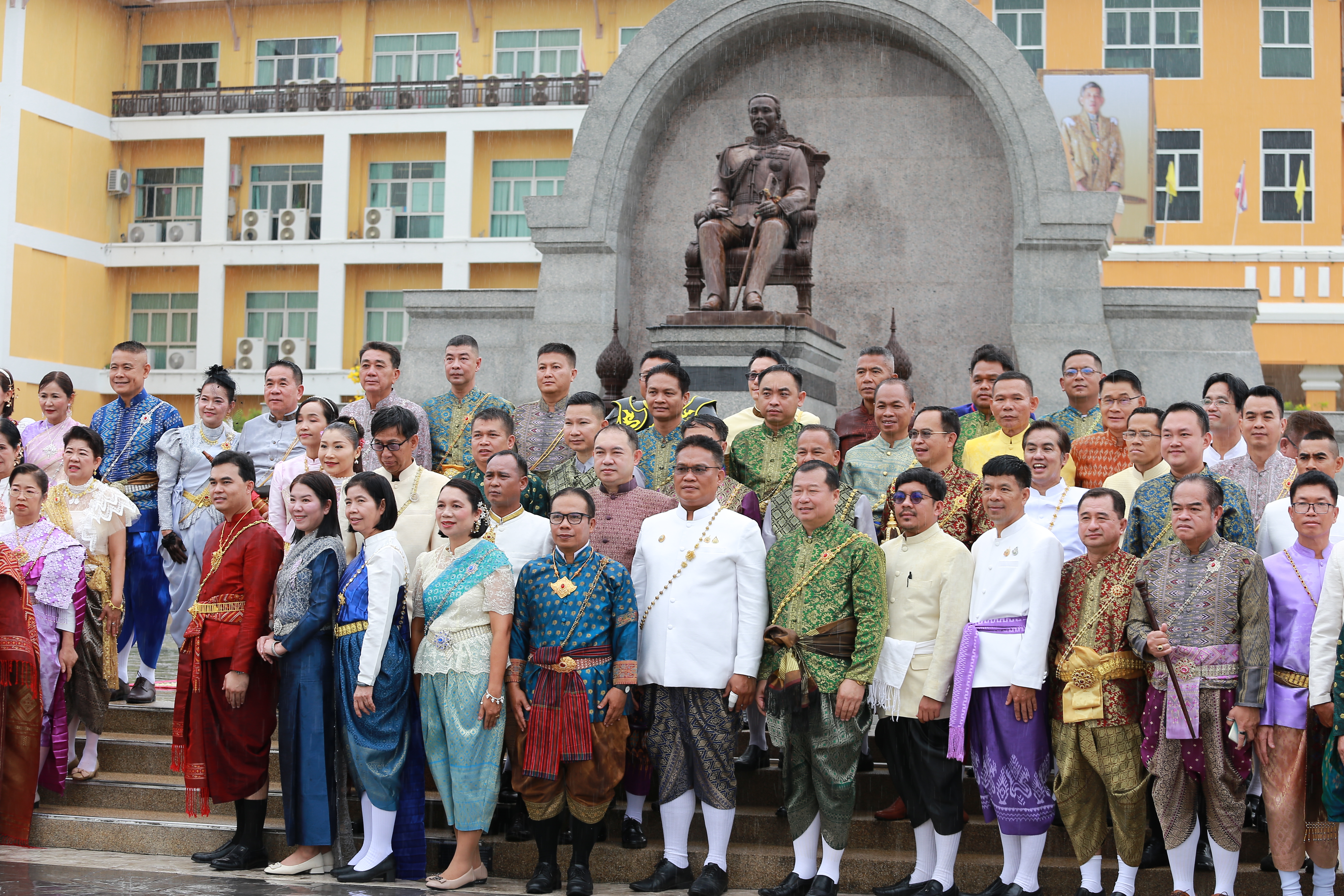 title - ร่ามพิธีถวายบังคมพระบรมราชานุสาวรีย์ พระบาทสมเด็จพระจุลจอมเกล้าเจ้าอยู่หัว (รัชกาลที่ 5) ภายใต้แนวคิด 